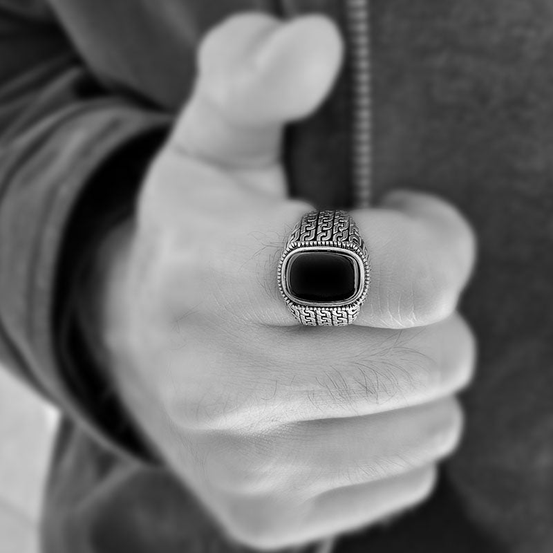 Detailed ring for men, made with sterling silver and set with a hematite stone