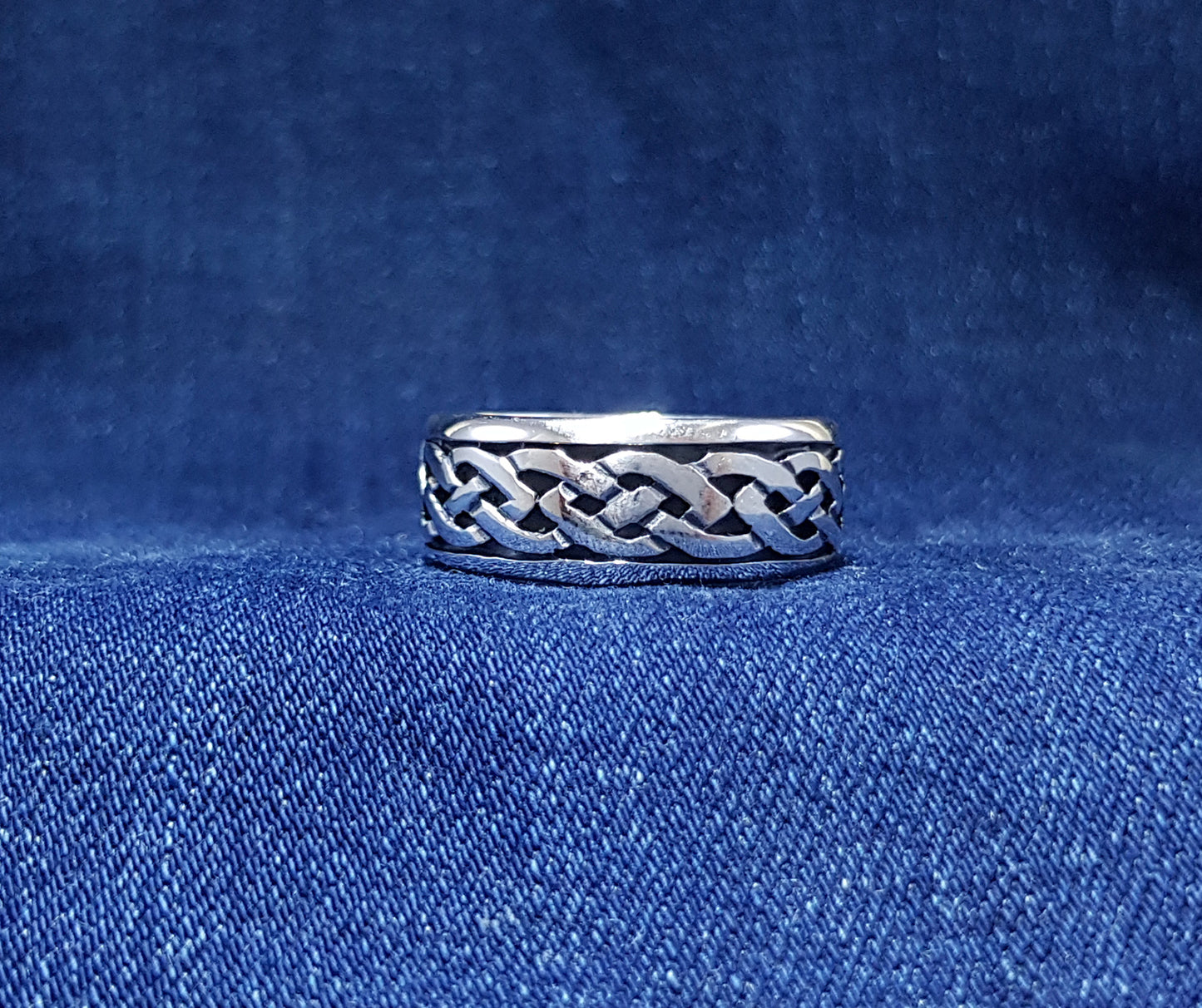 Silver ring with a celtic design