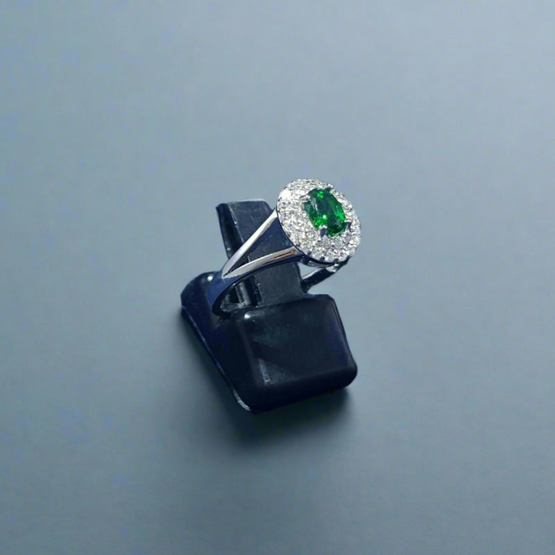 Sterling Silver Ring with Cubic Zirconia Stones - Green Central Cubic