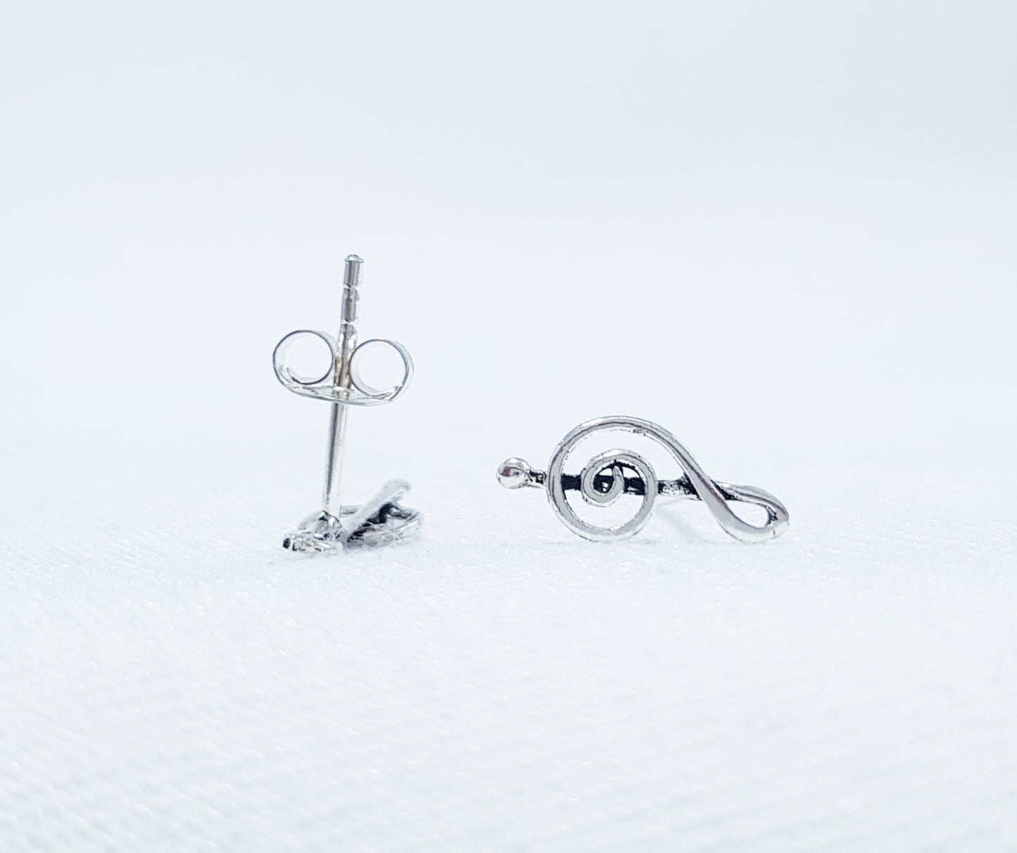 sterling silver treble clef music note stud earrings