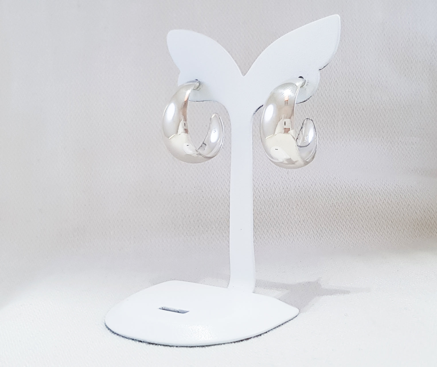 Sterling Silver Hoop earrings with a Tapered Design