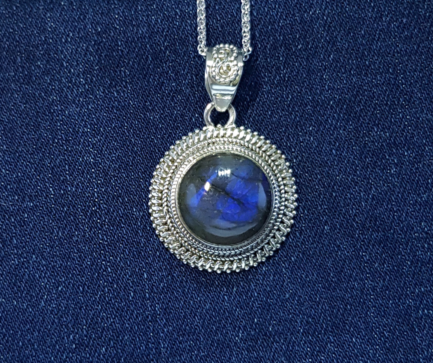 Labradorite Pendant set in Sterling Silver