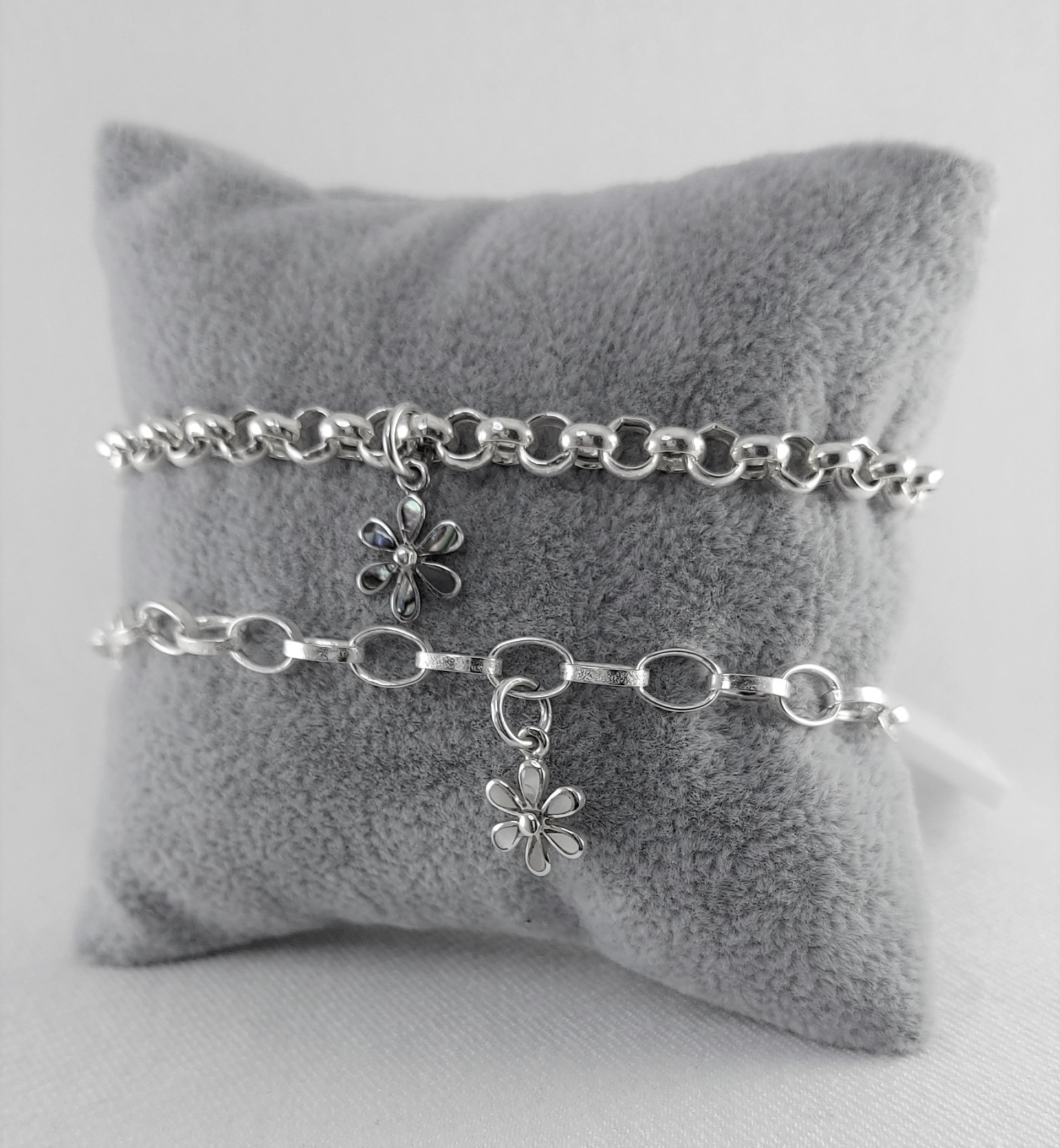 Silver Charm Bracelet with Heart Clasp | Sterling silver | Pandora US