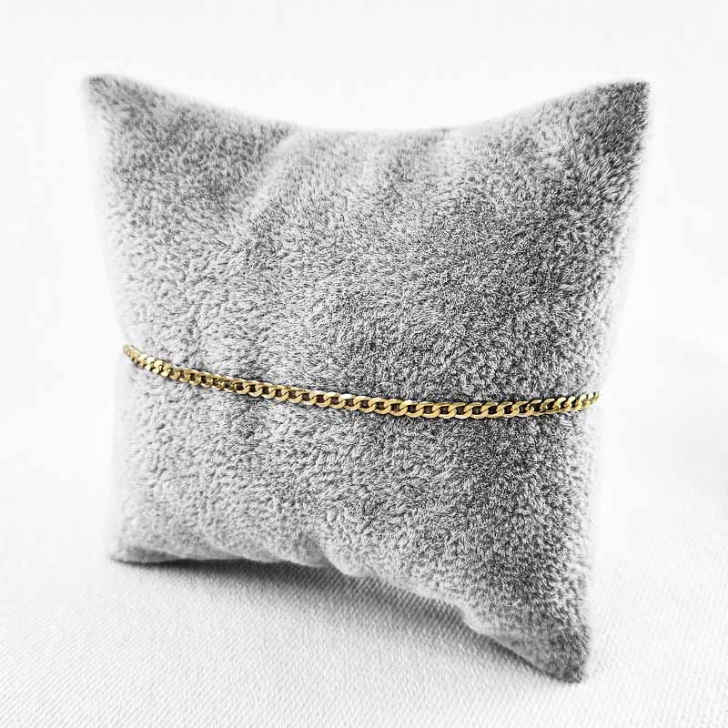 9kt Gold Curb Link Bracelet. Made with 9kt Yellow Gold and featuring a striking and sophisticated Curb Link design