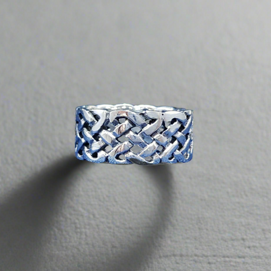 The ring features an openwork design with intertwining Celtic knots and delicate detailing.