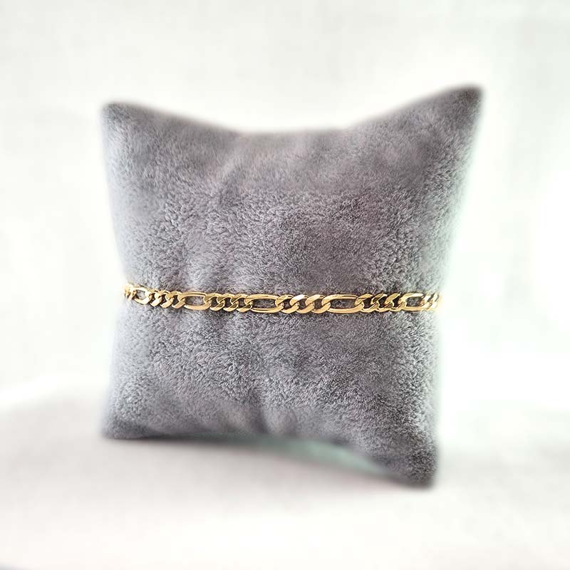 4mm Figaro Link Bracelet for men made from 9 carat yellow gold
