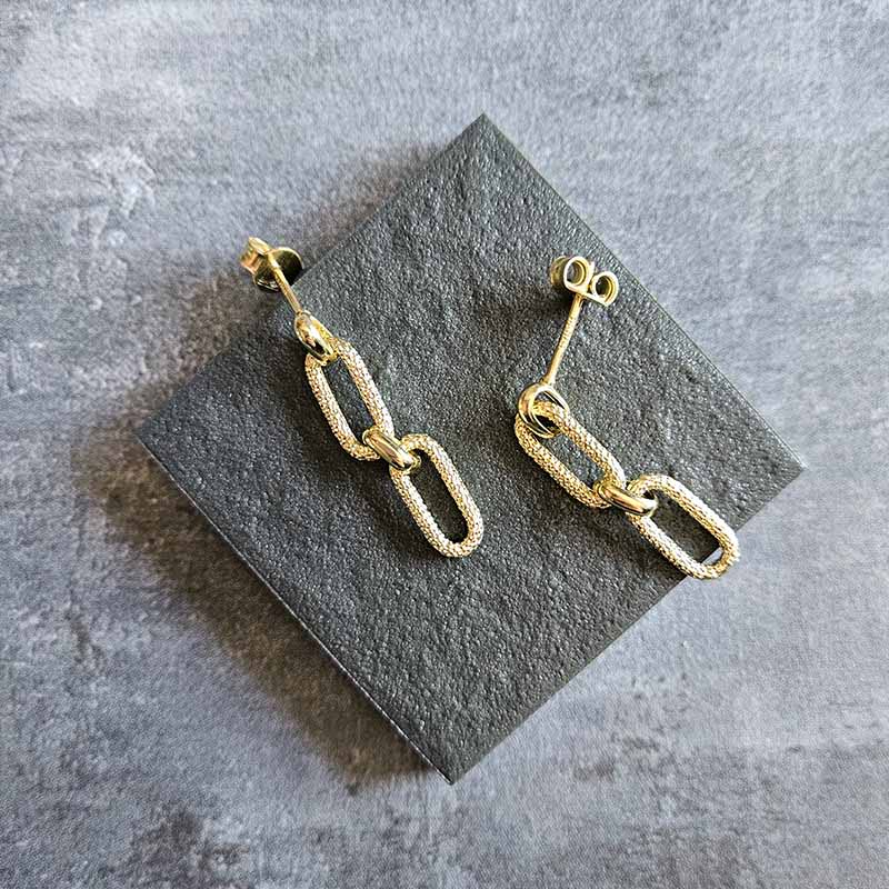 9ct Gold Paperclip-themed dangling earrings