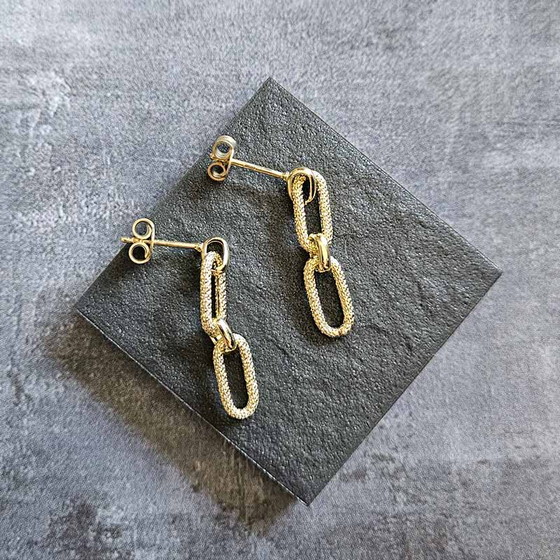 9ct Gold Paperclip-themed dangling earrings