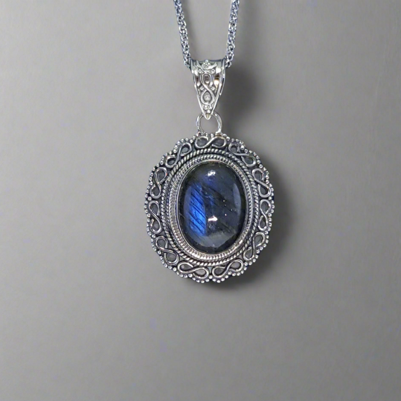 Labradorite Pendant set in Sterling Silver 