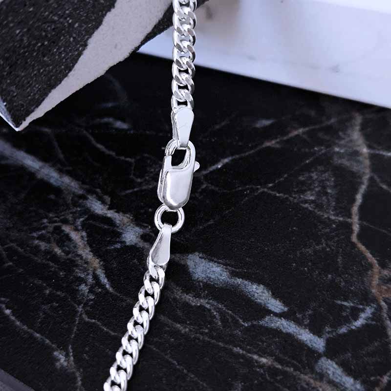 Italian clasp of a Sterling Silver Curb Chain 
