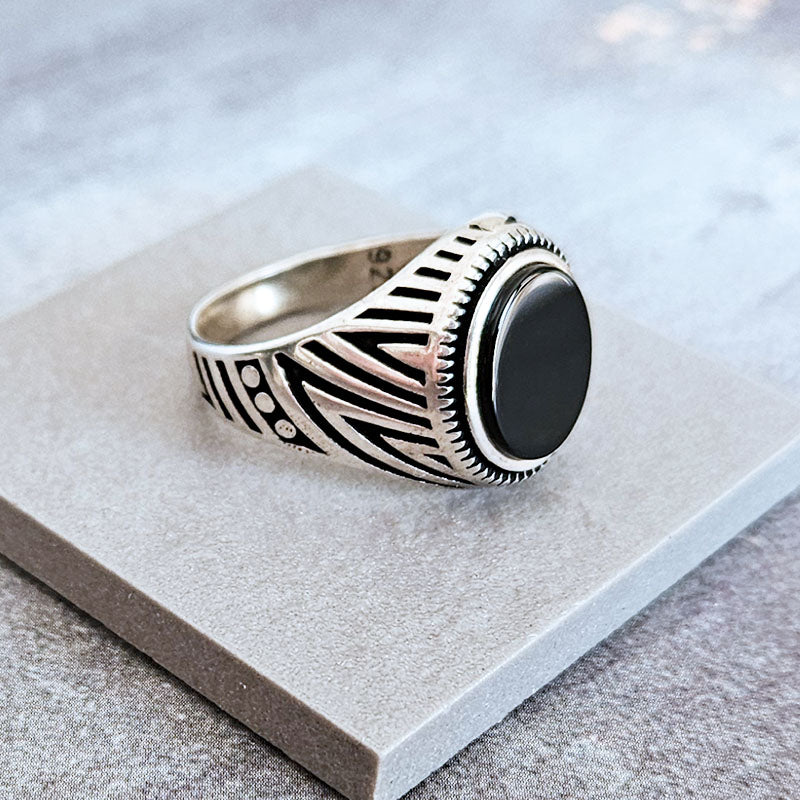 Gent's Stone Ring with stone inlay