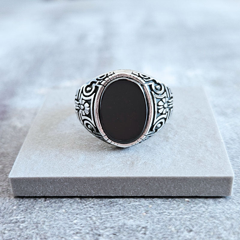 Silver ring for men with textured pattern and black onyx stone