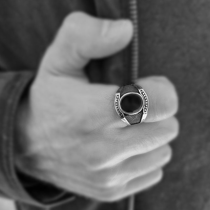 Silver ring for men with oxidised details and flat onyx stone