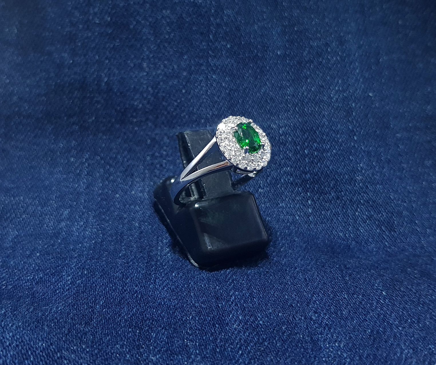 Sterling Silver Ring with Cubic Zirconia Stones -  Green Central Cubic  