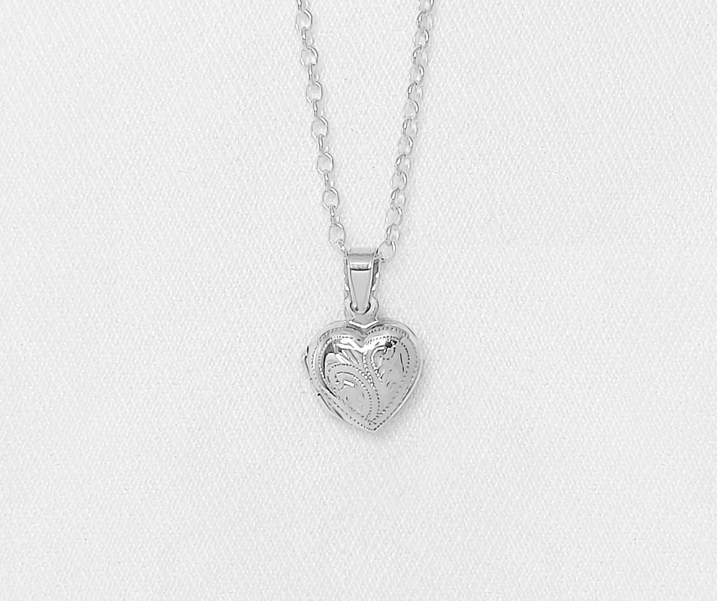 Small silver heart locket Clearance