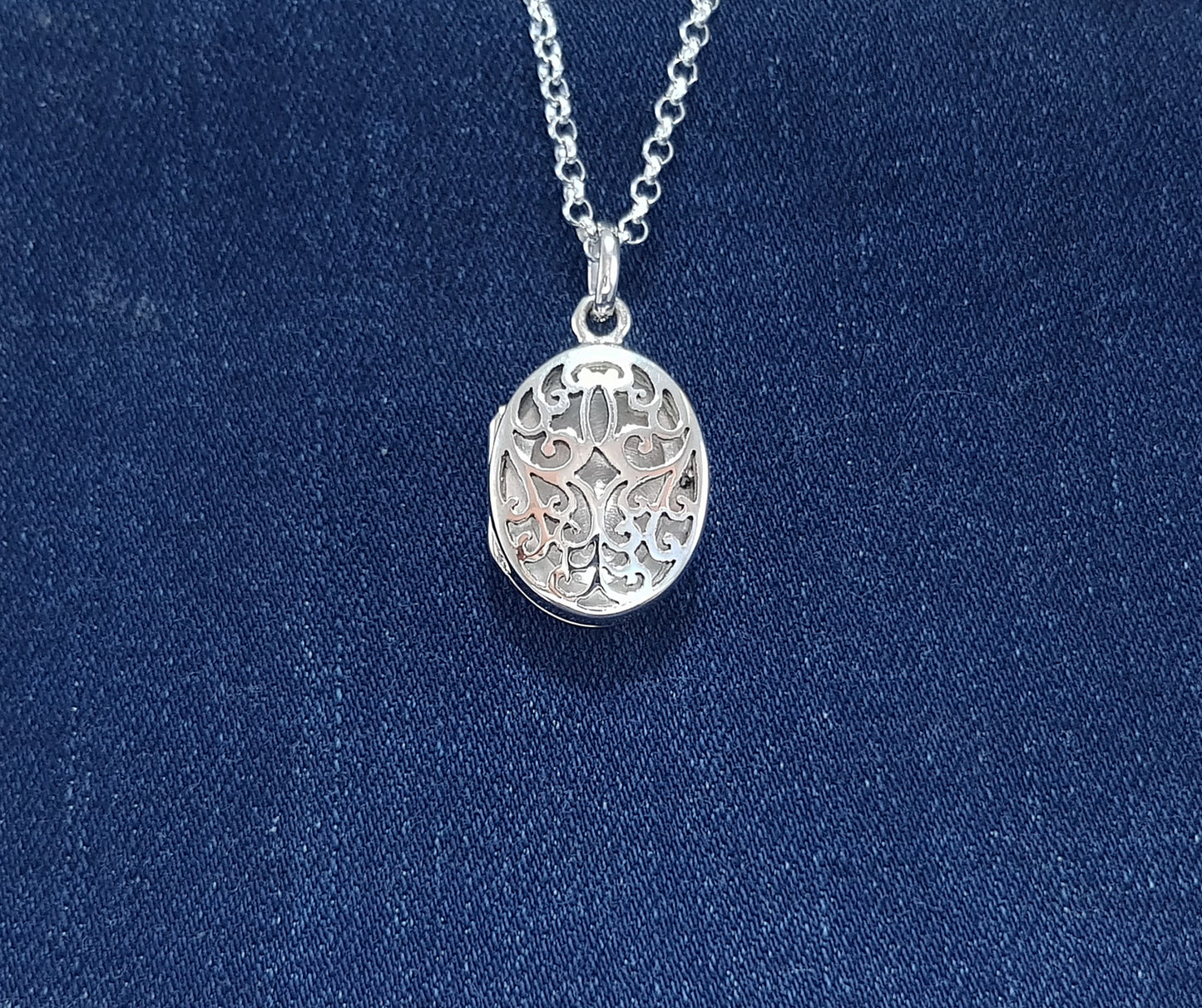 silver oval locket - filigree pattern