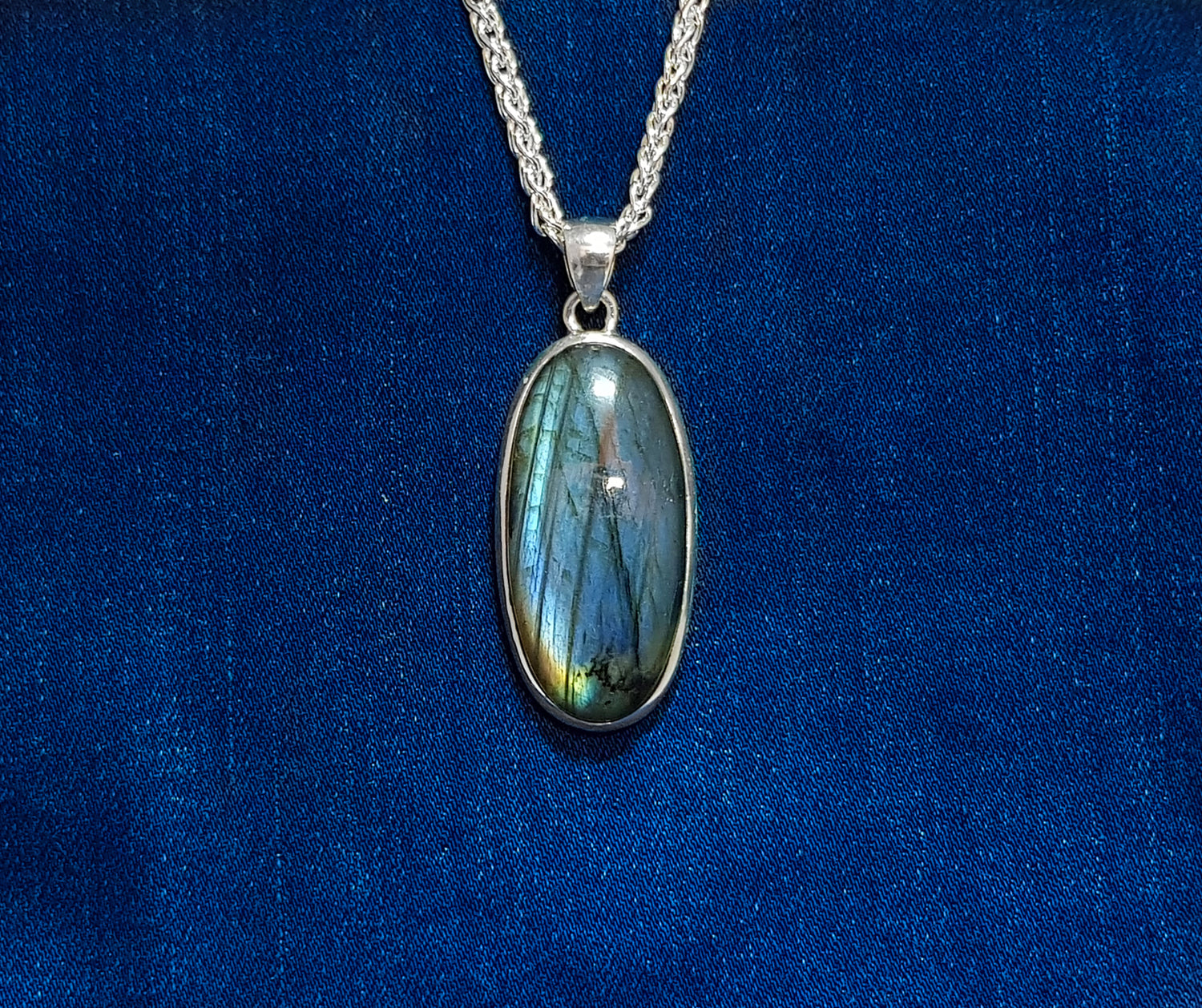 Labradorite Pendant set in Sterling Silver 