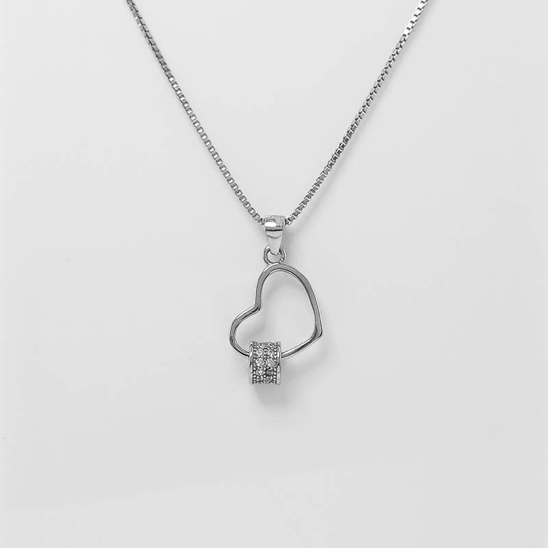 sterling silver heart outline pendant witha silver chain